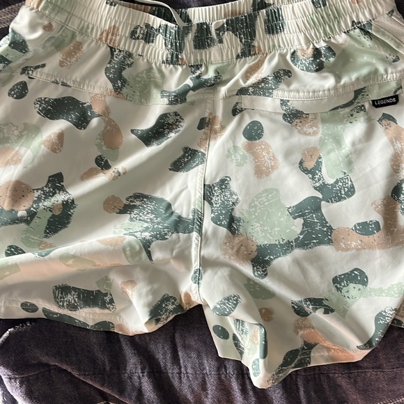 Men’s Legends mint camo shorts like new - Picture 5 of 8